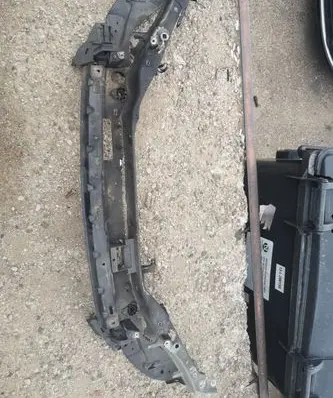 Volvo V50 Headlight/headlamp mounting bracket