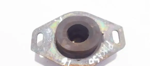 Citroen Xsara Picasso Engine mount bracket