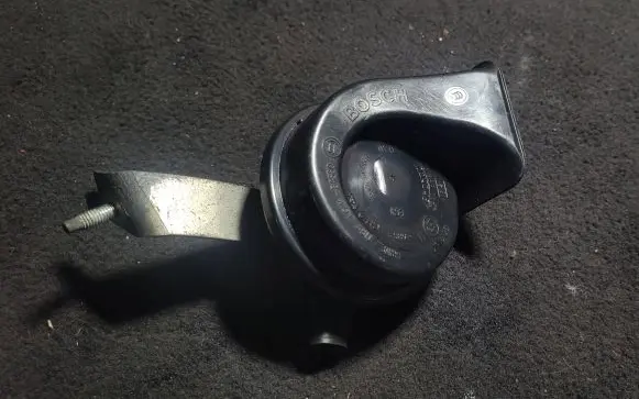 BMW X3 E83 Horn signal 703881157