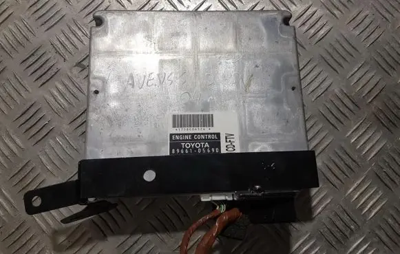 Toyota Avensis T250 Engine control unit/module 8966105690 89661-05690