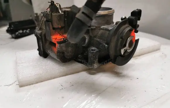 Audi A4 S4 B6 8E 8H Throttle valve 058133063