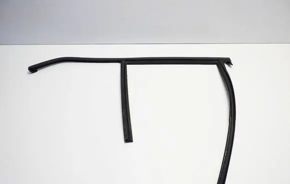 Volvo XC40 Rear door glass trim molding 31864022