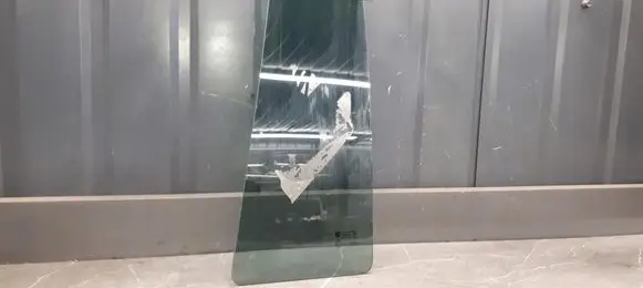 Opel Zafira A Rear side window