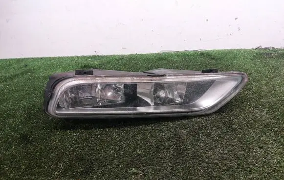 Volkswagen PASSAT B7 Front fog light 176623