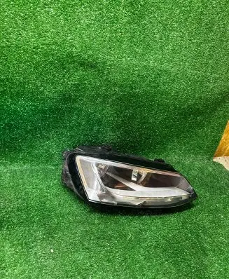 Volkswagen Jetta VI Headlight/headlamp