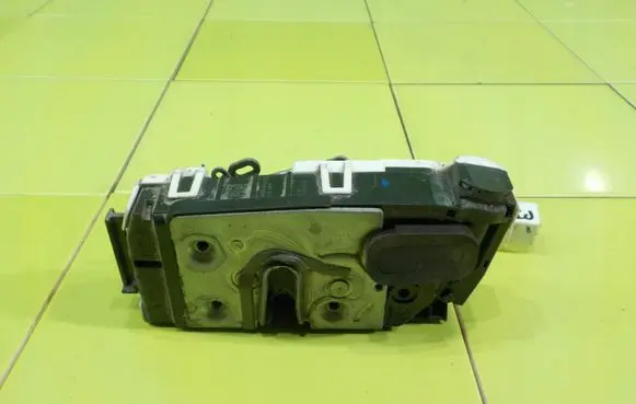 Mercedes-Benz Sprinter W906 Front door lock A9067400935