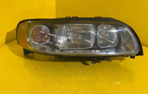 Volvo V70 Headlight/headlamp 30698836