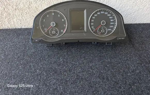 Volkswagen Golf Plus Speedometer (instrument cluster) 5M0920872