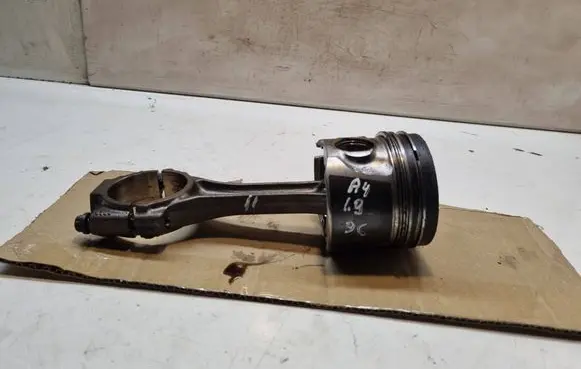 Audi A4 S4 B6 8E 8H Piston with connecting rod 79L79