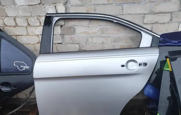 Ford Taurus Rear door