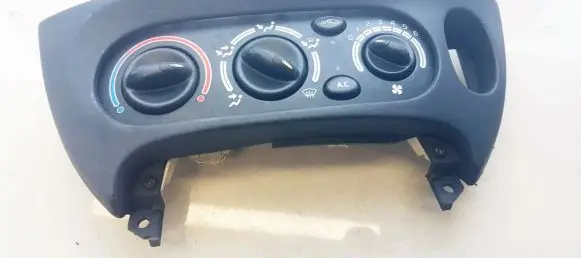 Renault Scenic I Climate control unit 651947u