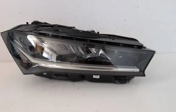 Skoda Superb B9 Headlight/headlamp 3P1941016