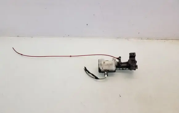Mercedes-Benz R W251 Fuel tank cap lock A2516390107
