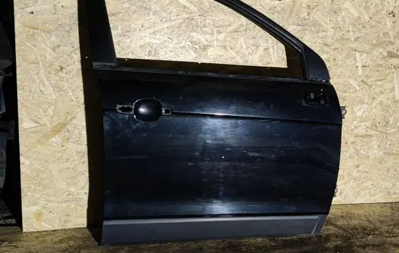 Chevrolet Captiva Front door