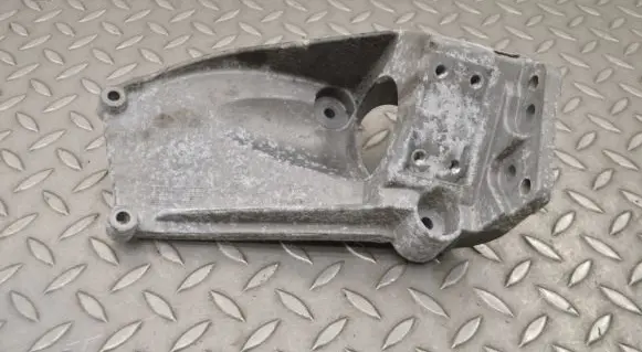 Volvo V40 Engine mounting bracket 31370633