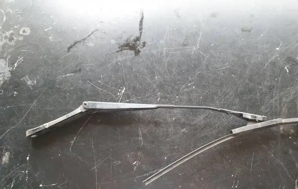 Volkswagen Jetta VI Front wiper blade arm 5C7 955 409