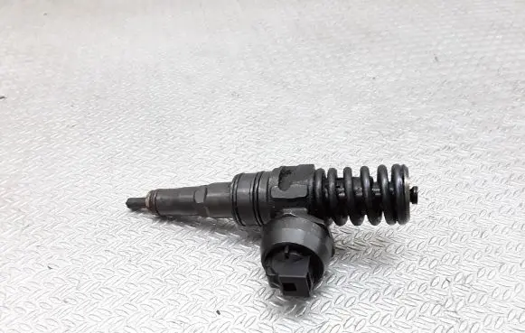 Audi A4 S4 B6 8E 8H Fuel injector 038130073BA