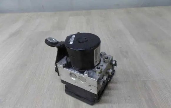 Volvo V70 ABS Pump 31261142 46532
