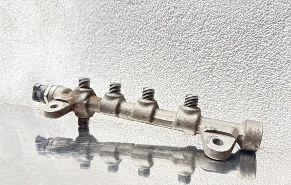 Opel Insignia A Fuel main line pipe 55576177 209596