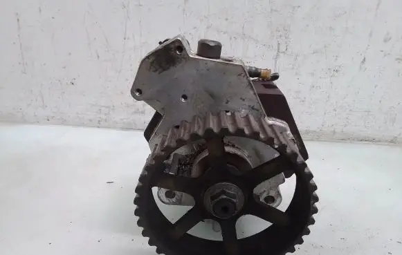 Renault Megane II Fuel injection high pressure pump 8200108225