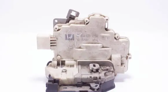 Volkswagen Golf IV Rear door lock 3C4839015A