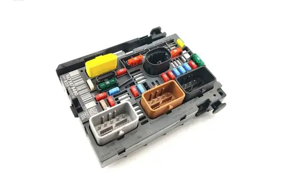 Peugeot 308 Fuse module 9675878480