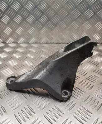 Audi A4 S4 B7 8E 8H Engine mounting bracket 8E0199307S