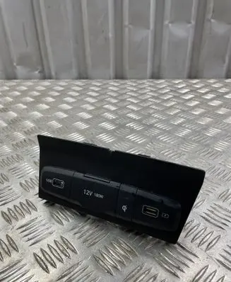 Hyundai Tucson IV NX4 USB socket connector 84632-N7800