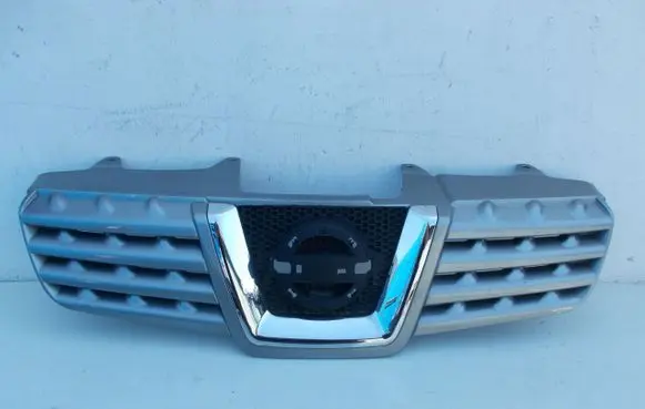 Nissan Qashqai Front bumper upper radiator grill 62nissan