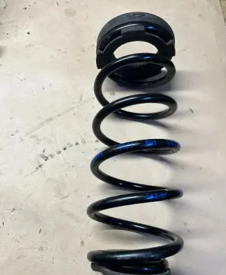 KIA Carens III Rear coil spring 553313x000