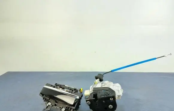Audi A8 S8 D3 4E Rear door lock 4F0839016
