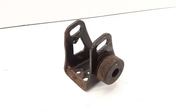 Toyota Avensis T270 Engine mounting bracket
