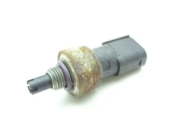 Mercedes-Benz C W203 Air conditioning (A/C) pressure sensor A2038300372