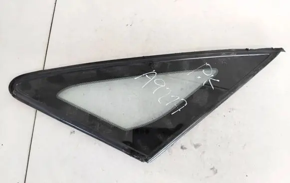 Toyota Avensis Verso Front triangle window/glass as2