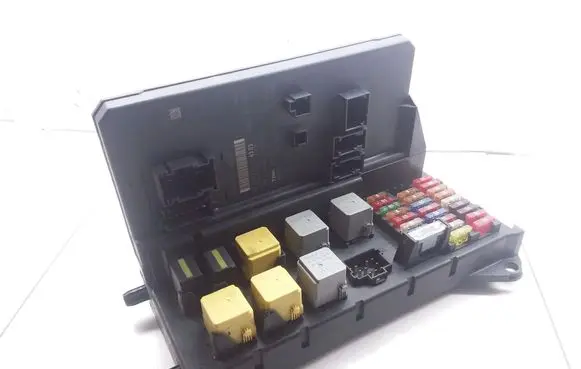 Mercedes-Benz Sprinter W906 Fuse module A9069006303 A9069017501