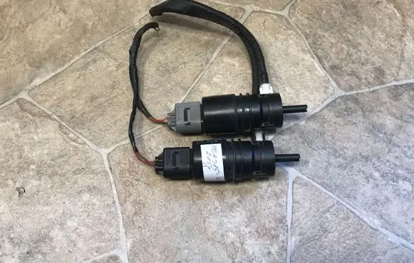 BMW X3 F25 Windscreen/windshield washer pump 7302589