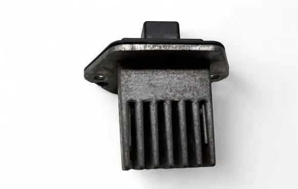 Mitsubishi L200 Heater blower fan relay 68223 682235800