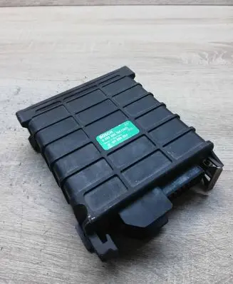 Volkswagen Golf III Engine control unit/module ECU 811906264 0280800104