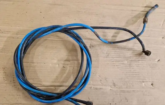 Volkswagen PASSAT B3 Fuel line pipe 357201355A 357201374D