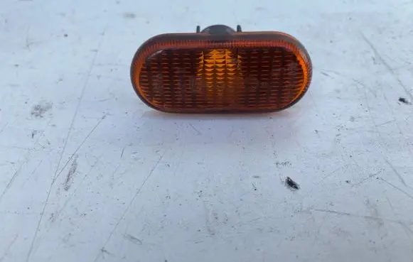 Renault Scenic I Front fender indicator light 7700822136