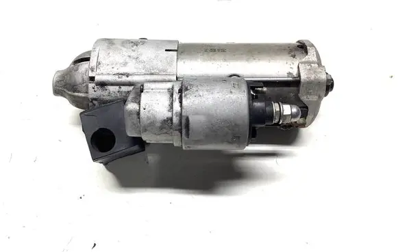 BMW 5 G30 G31 Starter motor 8588898