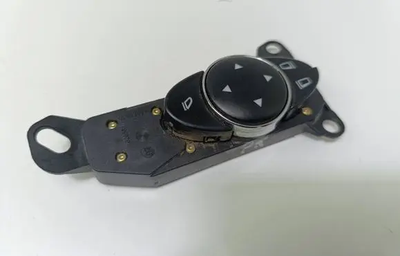 Mercedes-Benz E W211 Wing mirror switch 2118208510