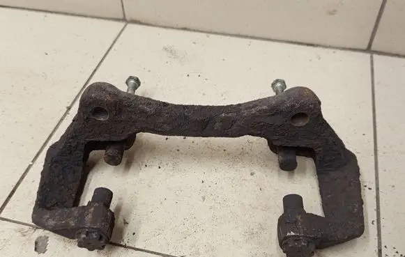 Audi Q5 SQ5 Front Brake Caliper Pad/Carrier 
