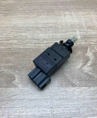 Mercedes-Benz E W211 Brake pedal sensor switch 0015454009