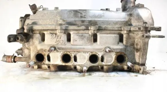 Toyota Yaris Engine head 