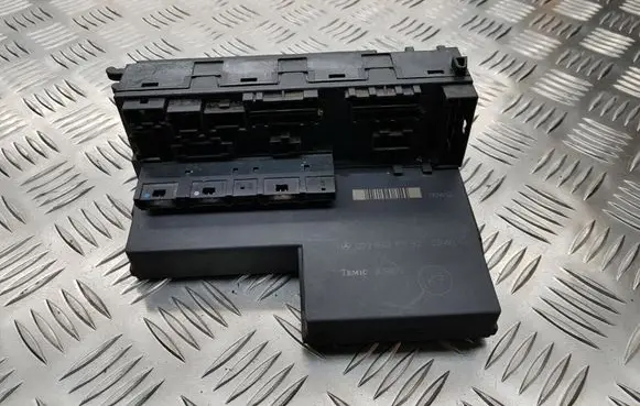 Mercedes-Benz E W210 Fuse module 0225455332