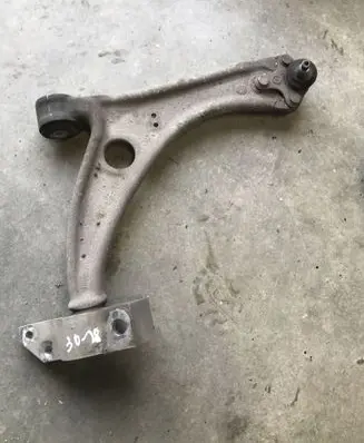Volkswagen PASSAT B6 Front lower control arm/wishbone