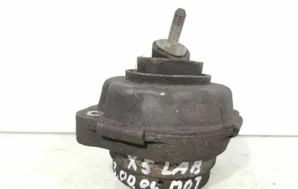 BMW X5 E53 Engine mount bracket 675844401