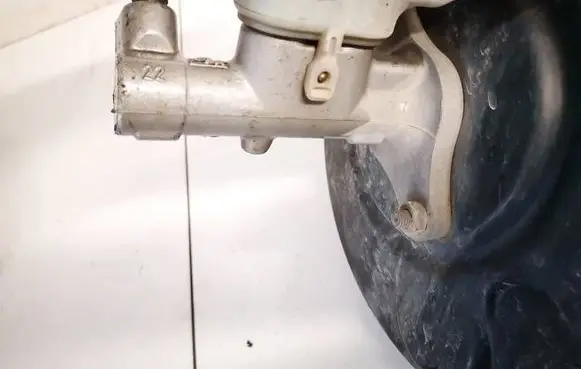Master brake cylinder
