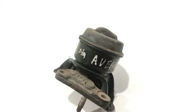 Toyota Avensis T250 Engine mount bracket